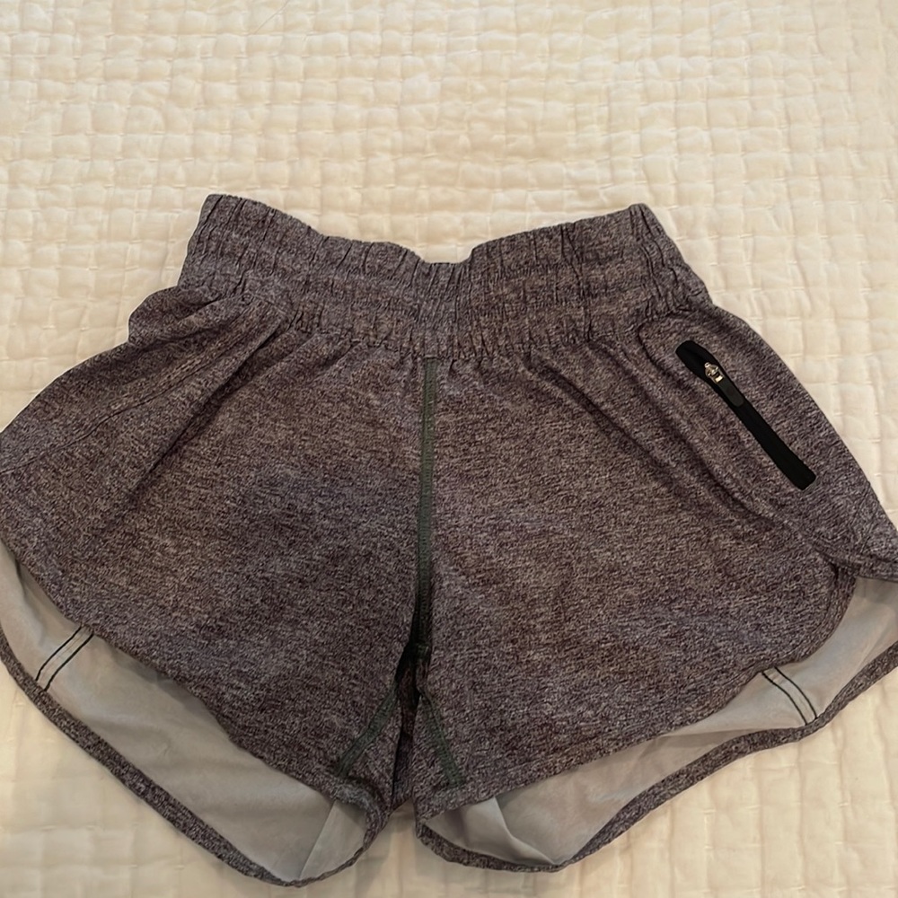 Lululemon tracker low-rise lined short. Size 4, 4 inch inseam